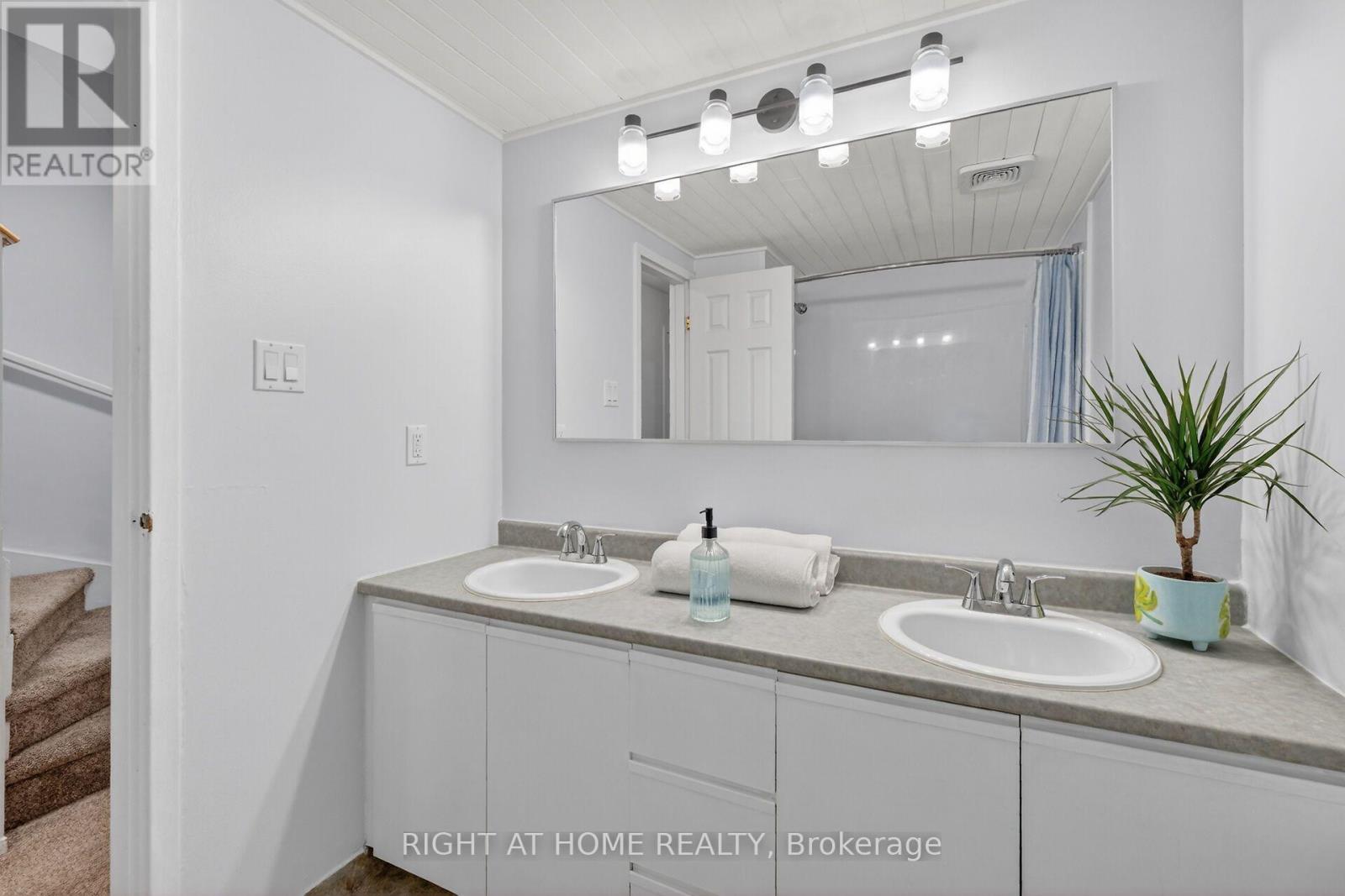 43 CRISPIN PRIVATE - Image 33