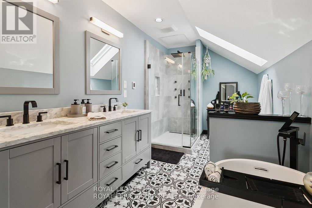 5240 MARCEL CRESCENT - 28