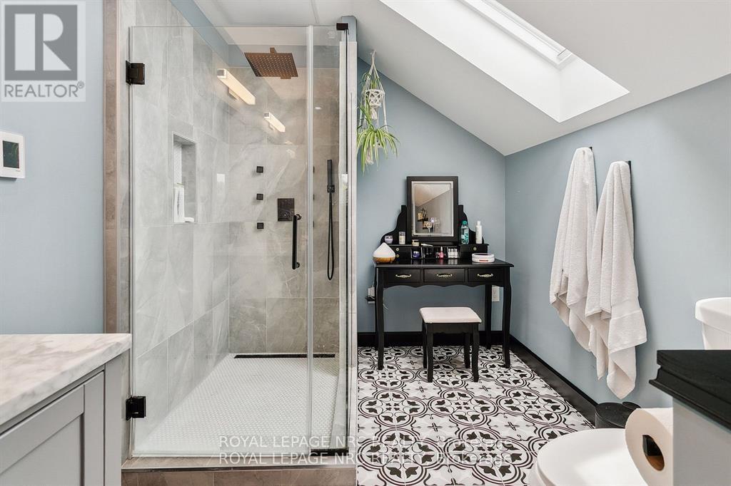 5240 MARCEL CRESCENT - 29