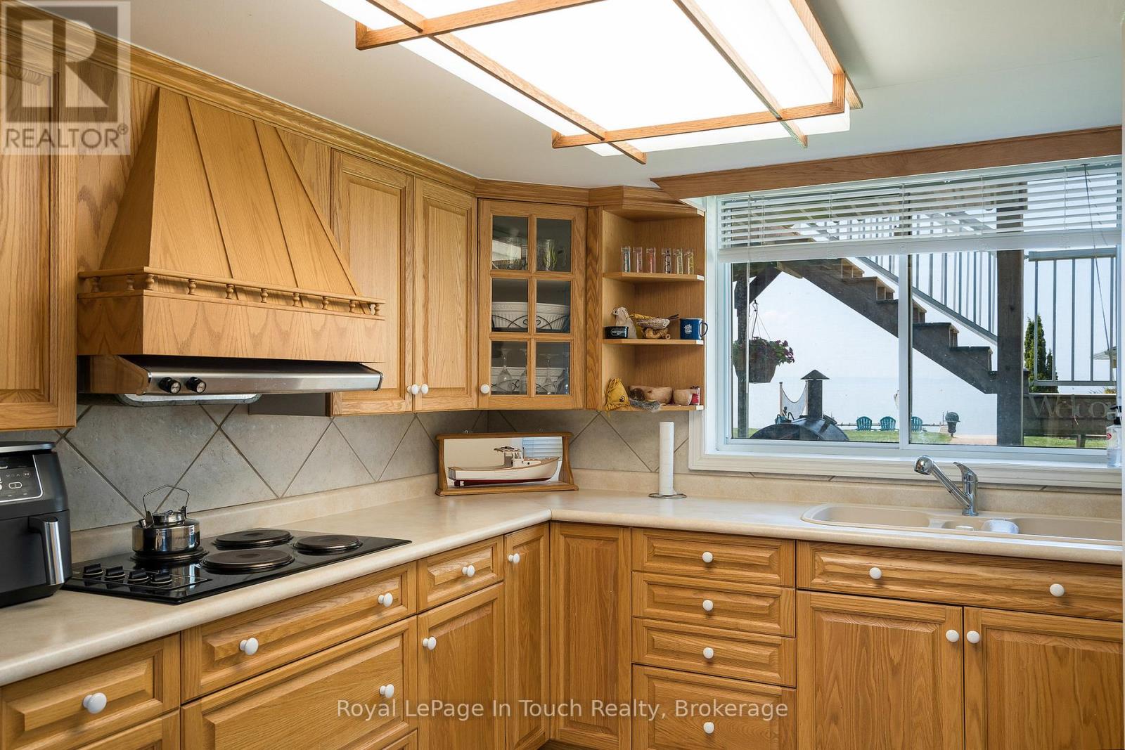 8 TINY BEACHES ROAD S - 35