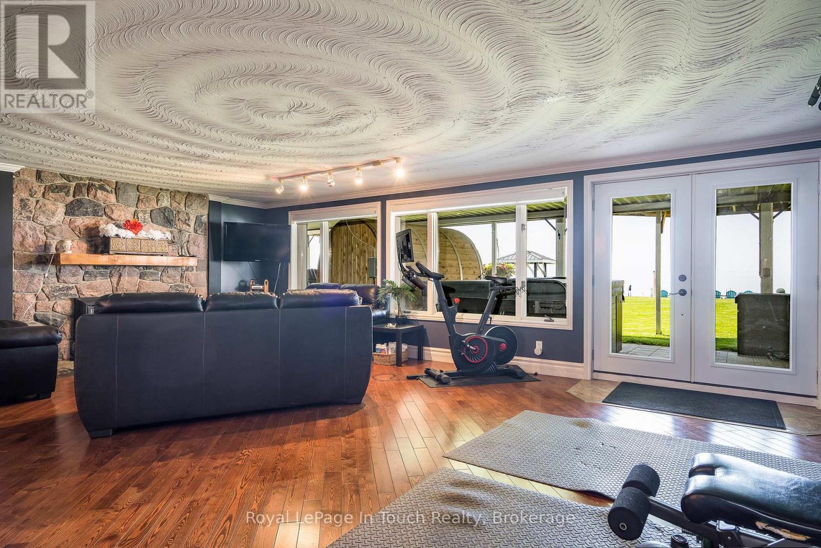 8 TINY BEACHES ROAD S - 29