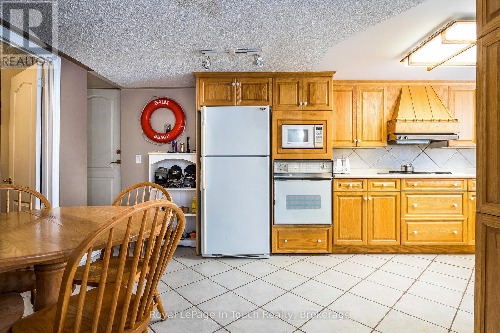 8 TINY BEACHES ROAD S - 34
