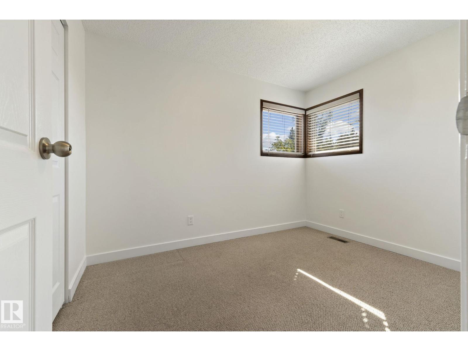 2 LAURISTON PL - Image 34