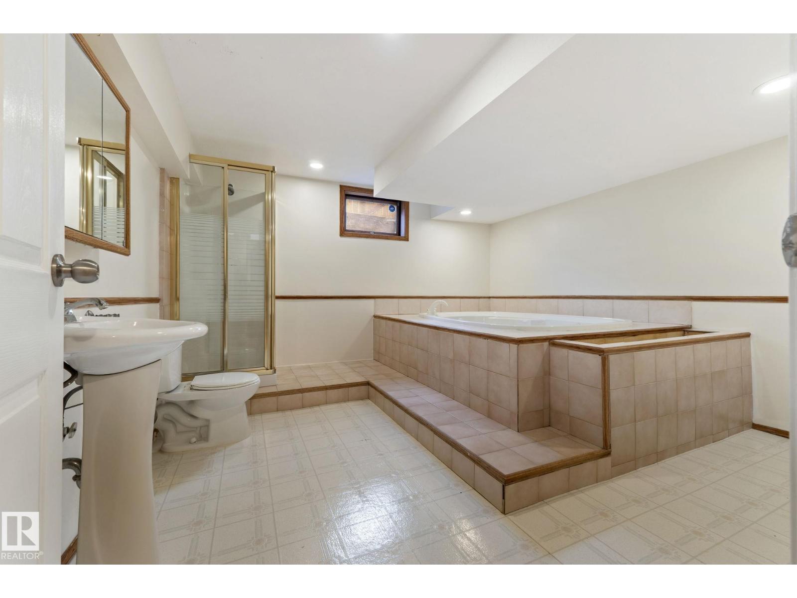 2 LAURISTON PL - Image 42