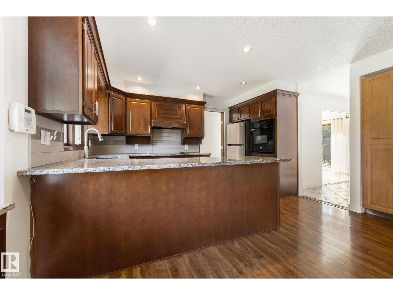 2 LAURISTON PL - Image 18