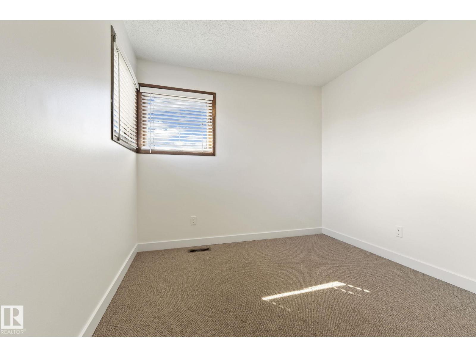 2 LAURISTON PL - 35