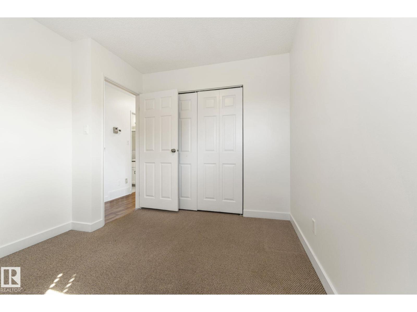 2 LAURISTON PL - 36