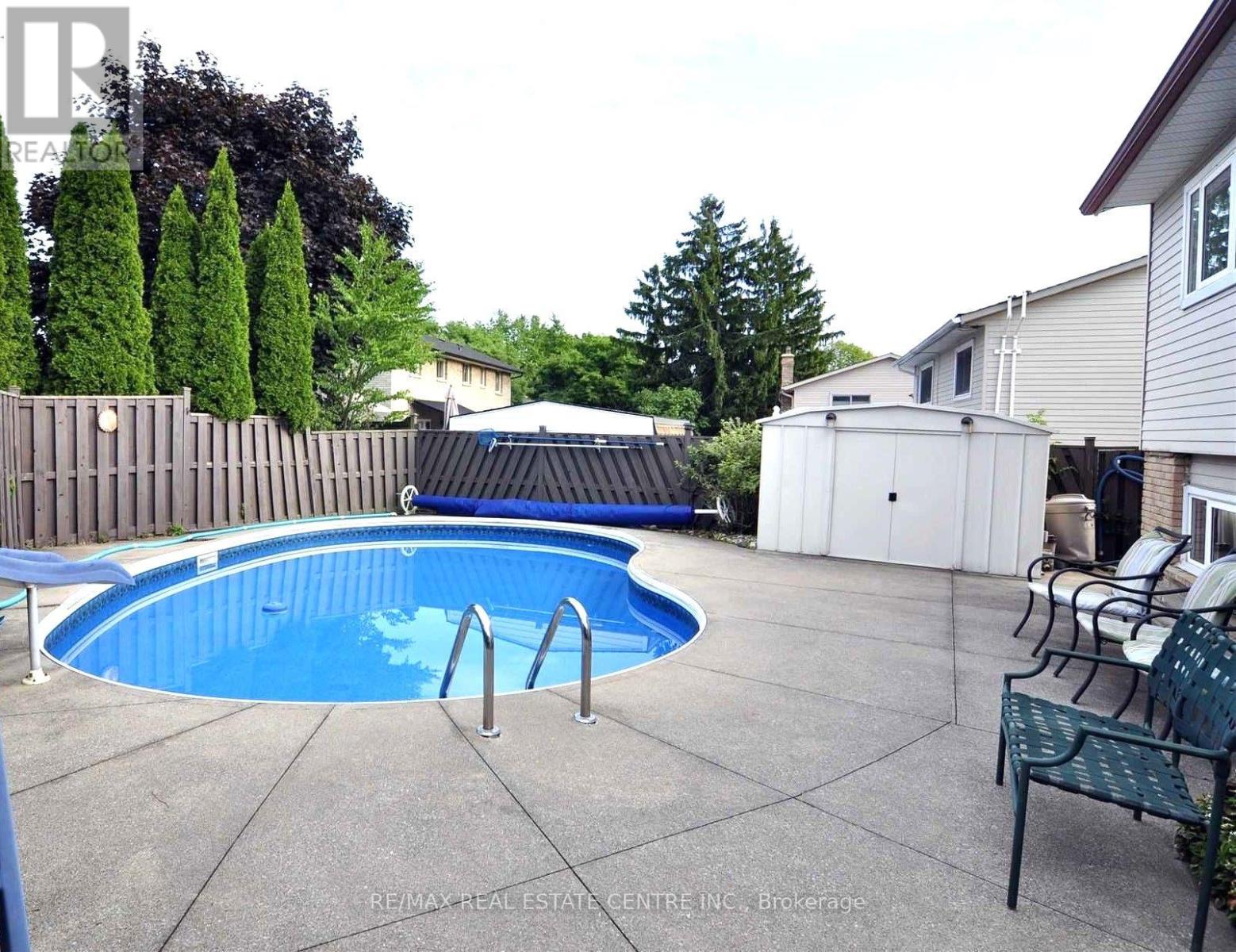 20 AINSWORTH STREET, Hamilton (Stoney Creek Mountain) — photo 2