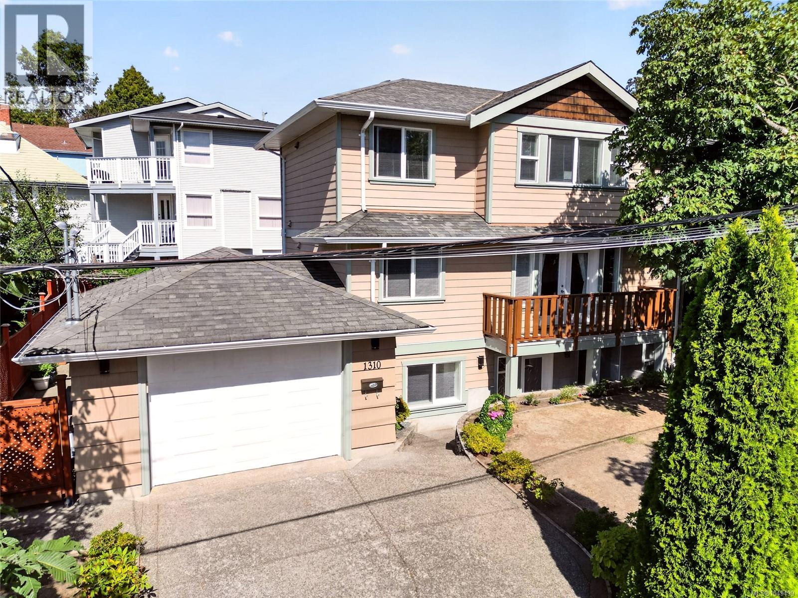  1310 Basil Avenue, Victoria