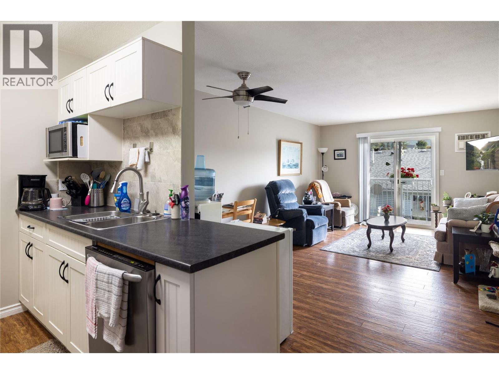#207 2985 Smith Drive - Image 3