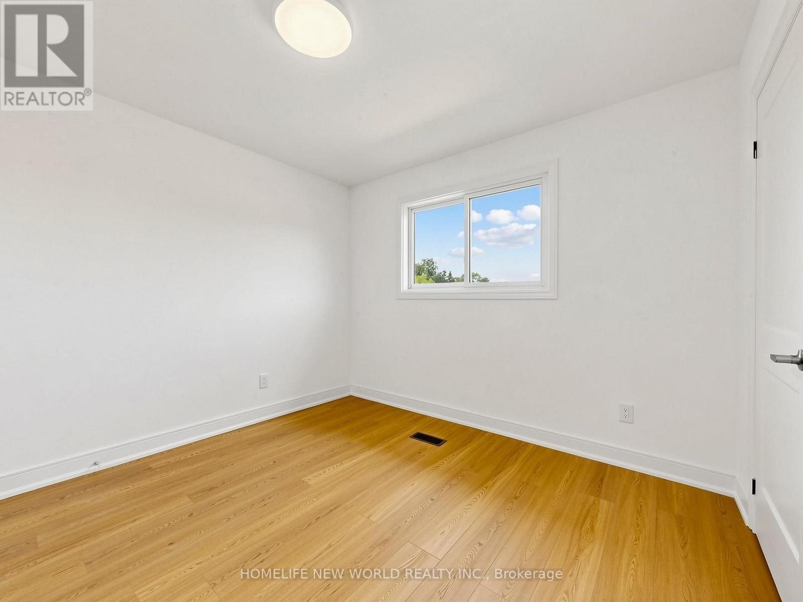 21 LOVEKIN GROVE - 26