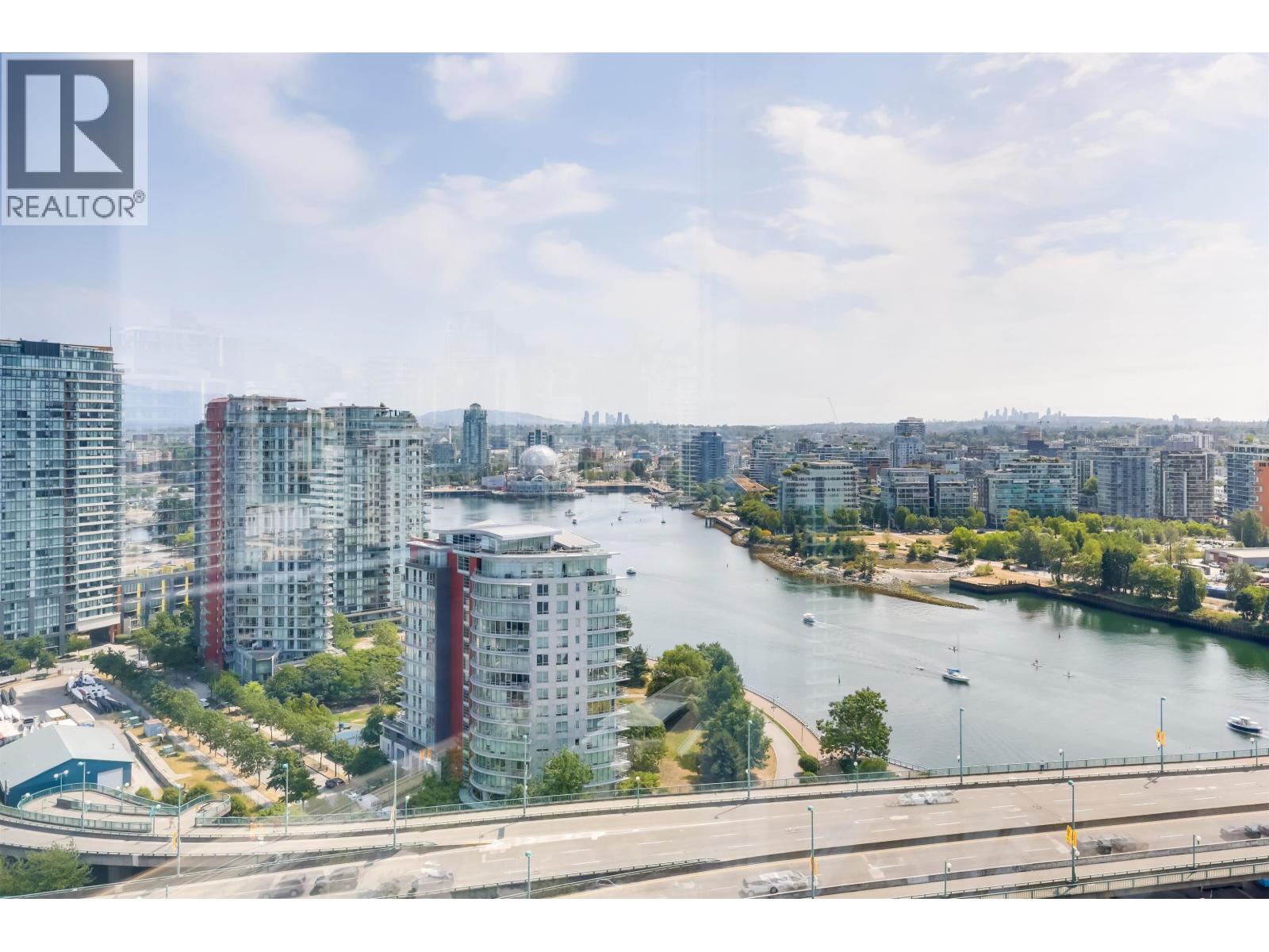 2802 1033 MARINASIDE CRESCENT