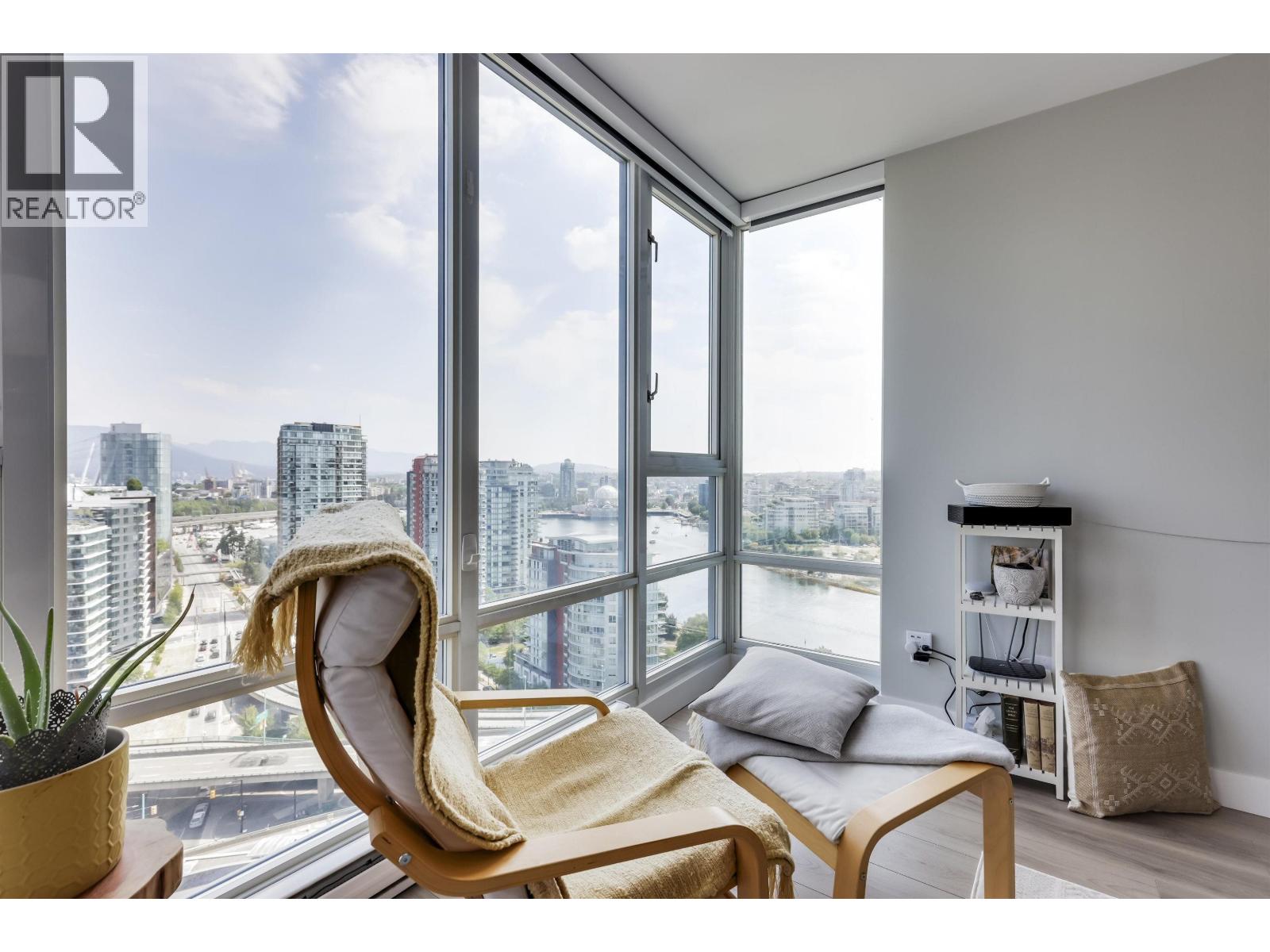1 Bed, 1 Bath House for Sale in Vancouver – 2802 1033 MARINASIDE CRESCENT, Vancouver – MLS# R3164698 - Image 4