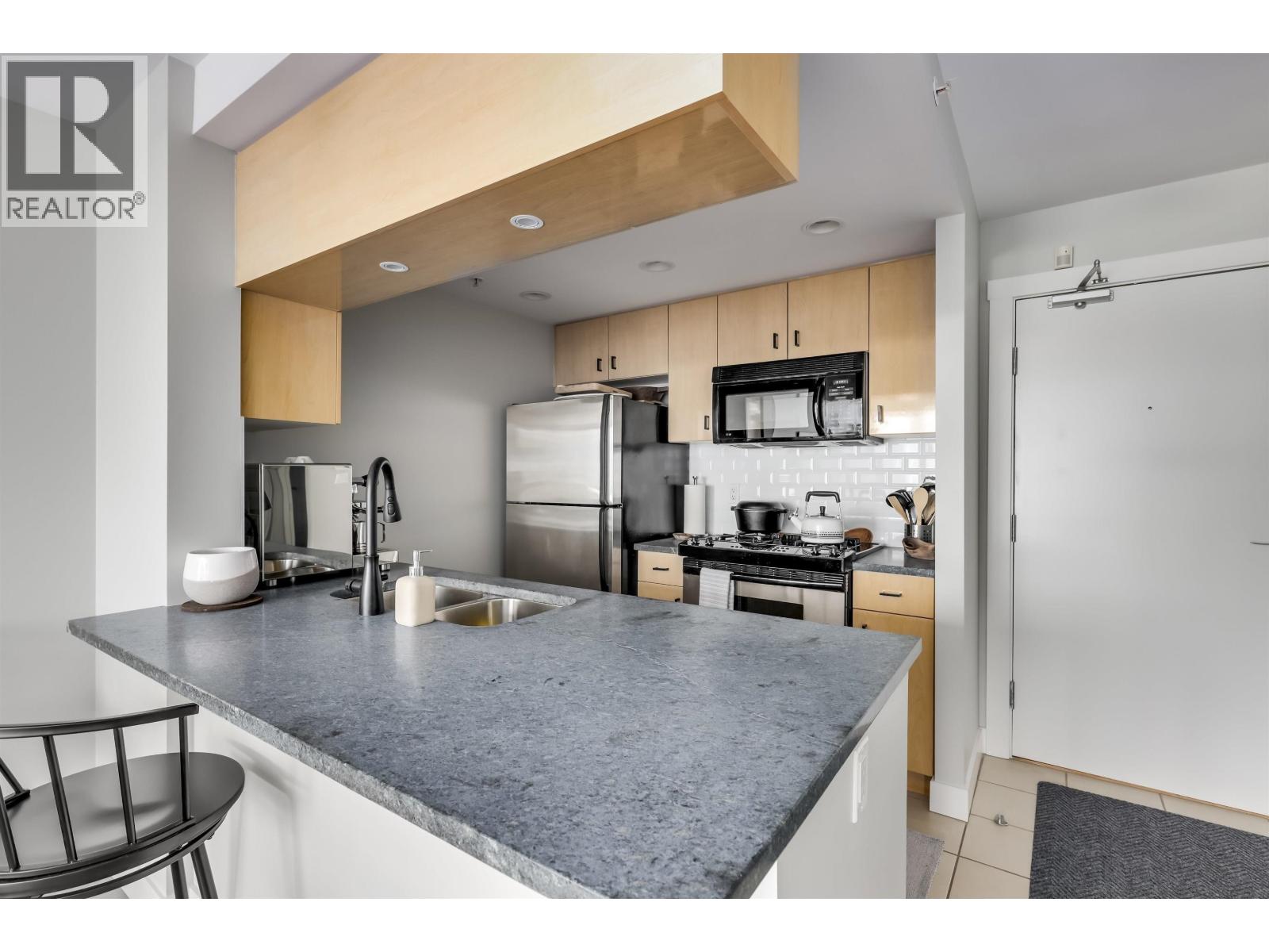 1 Bed, 1 Bath House for Sale in Vancouver – 2802 1033 MARINASIDE CRESCENT, Vancouver – MLS# R3164698 - Image 8
