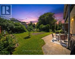 19 Decarie Circle, Toronto, ON M9B3H6 Photo 49