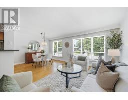 Family room - 19 Decarie Circle, Toronto, ON M9B3H6 Photo 9