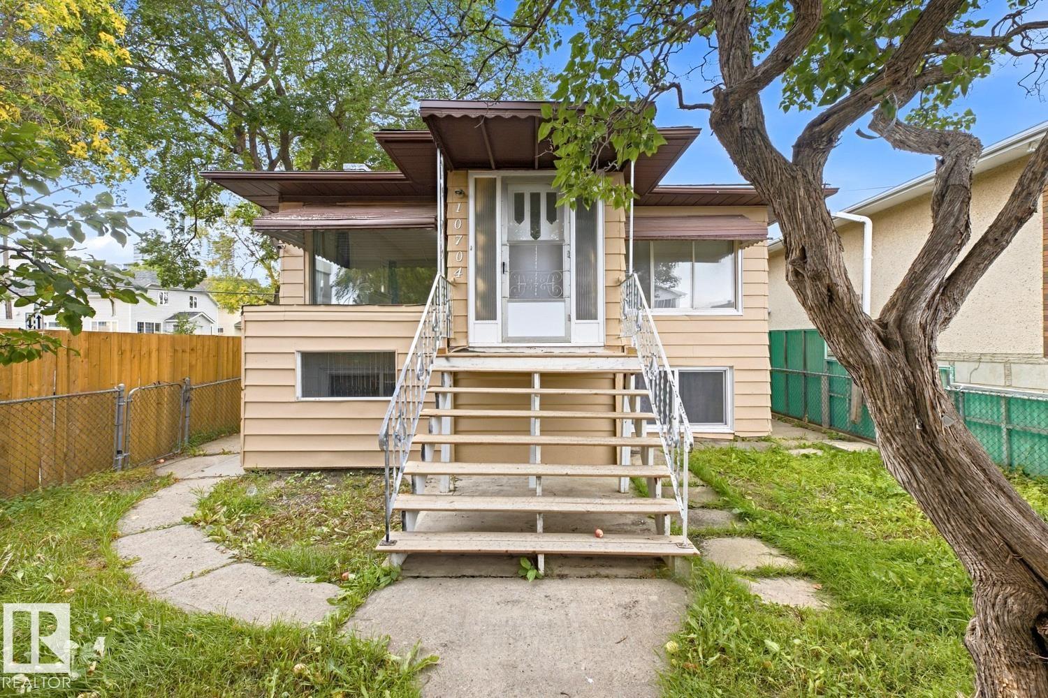 10704 96 ST NW, Edmonton, Alberta, T5H2J6
