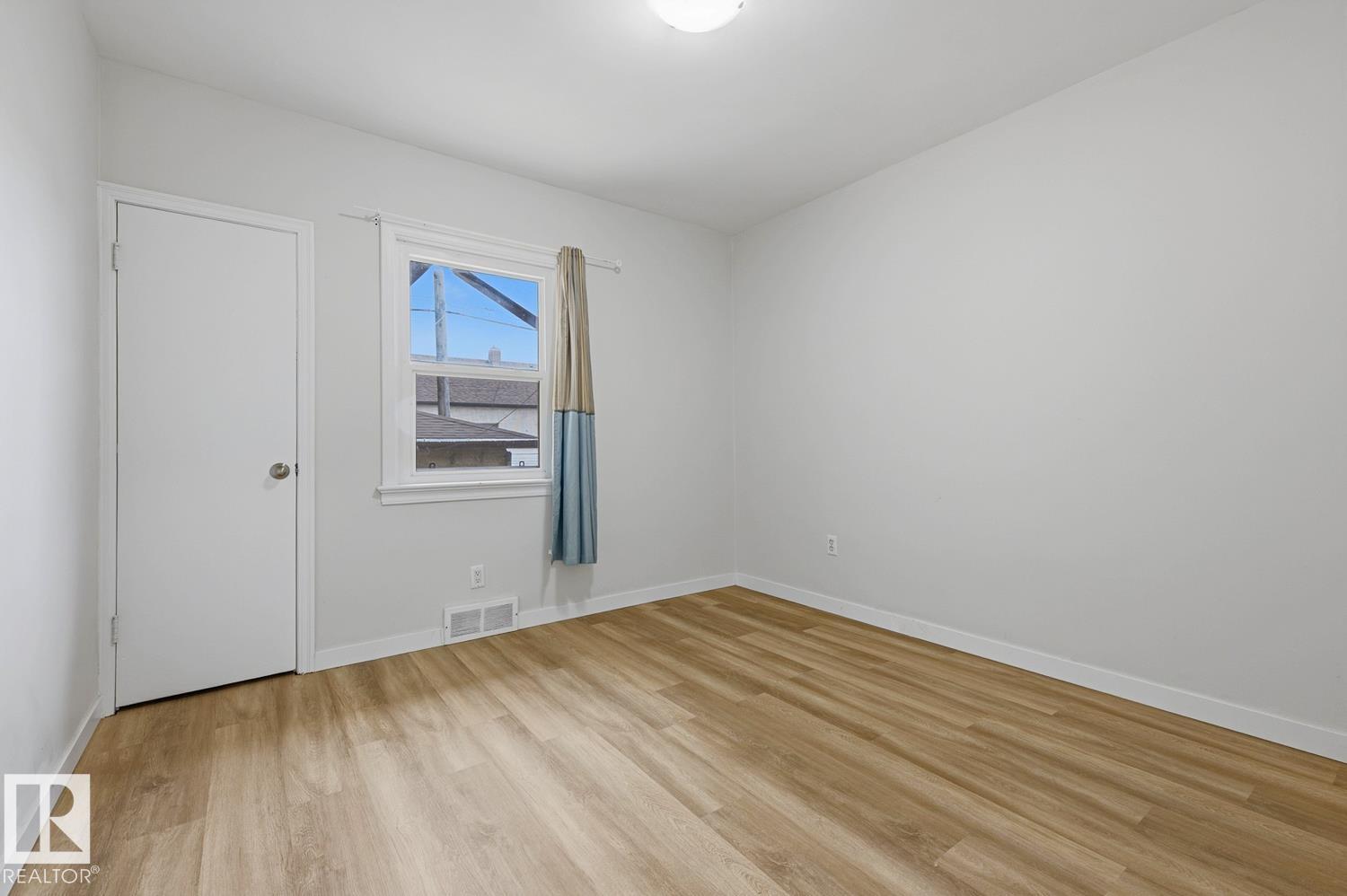 10704 96 ST NW - 18