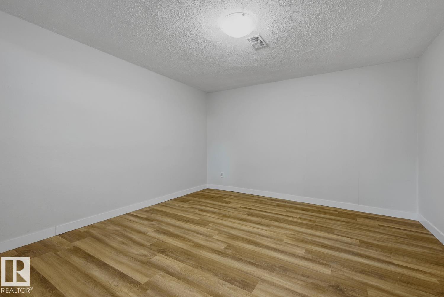 10704 96 ST NW - 27