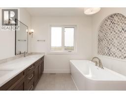558 Malahat Green W, Lethbridge, AB T1J5H1 Photo 18