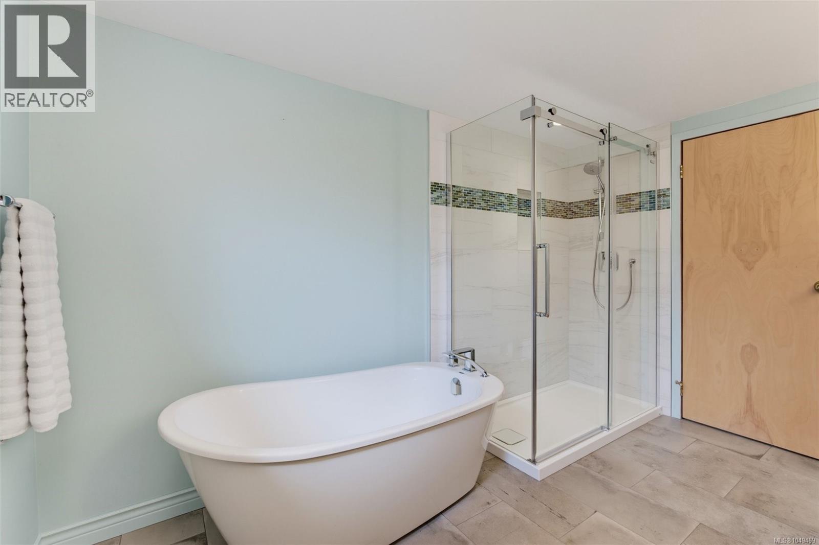 8798 Forest Park Dr - Image 35