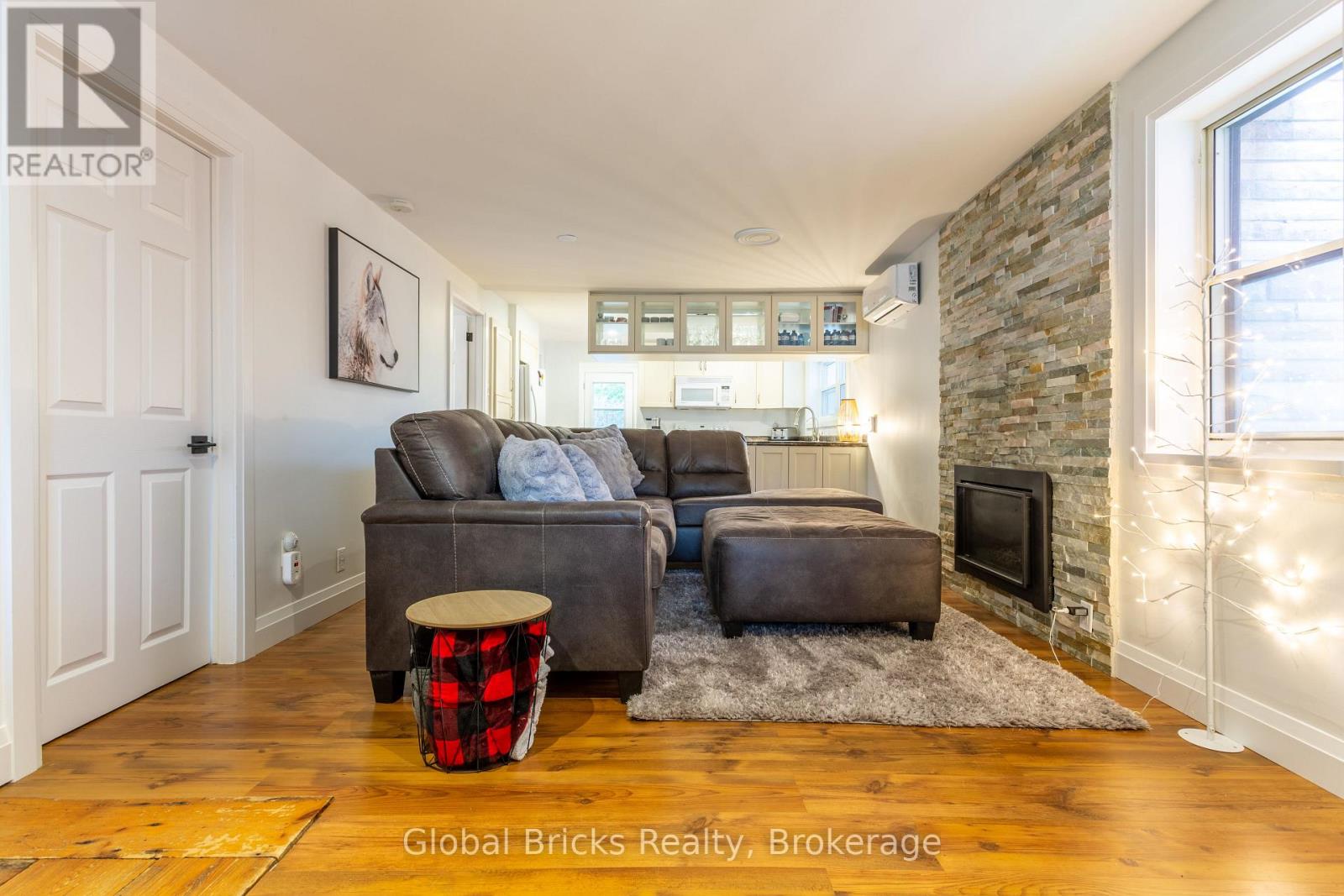 648 10th Line, Innisfil photo 3