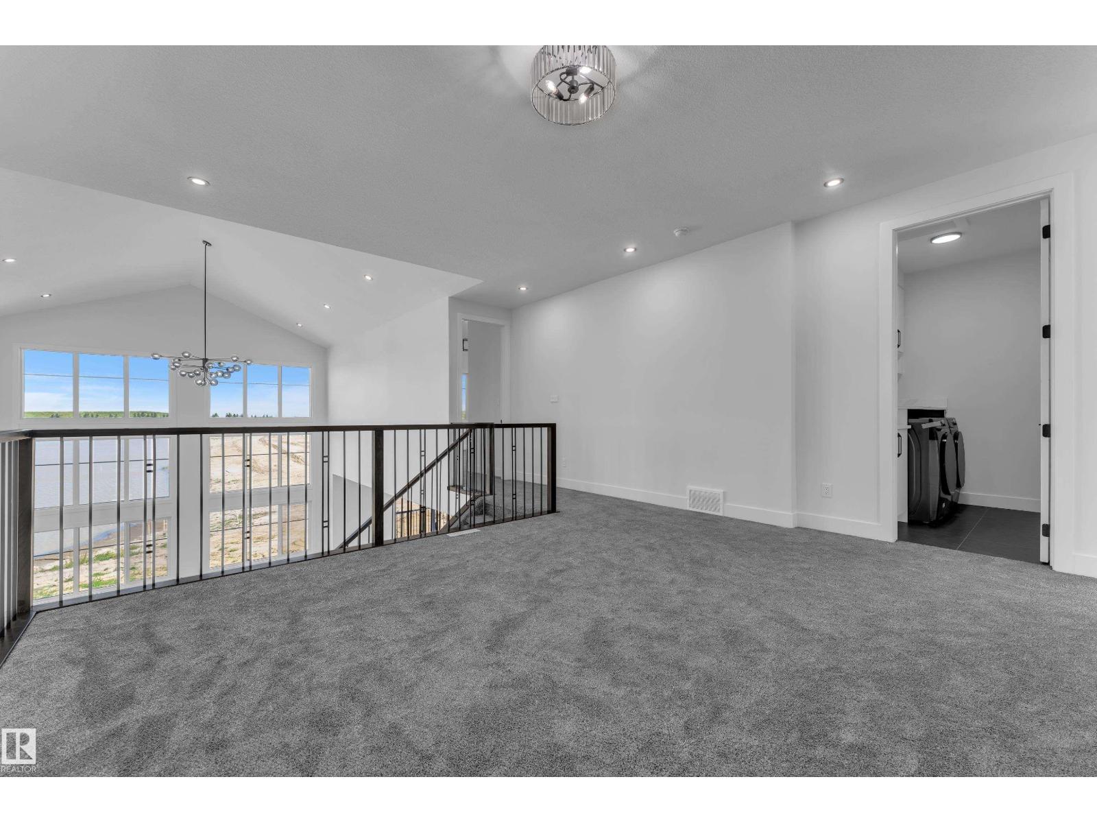 266 Falcon Crescent - Image 31
