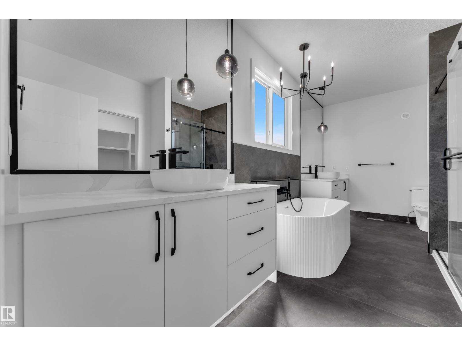 266 Falcon Crescent - 34