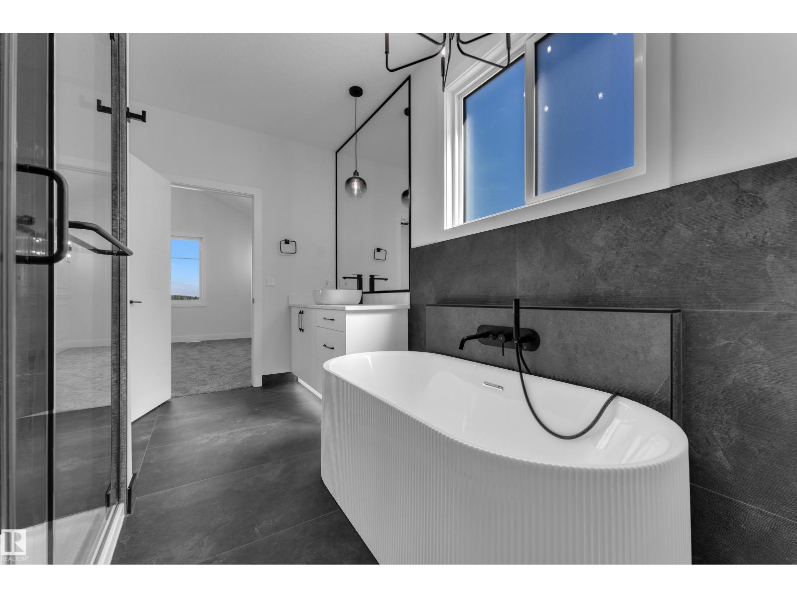 266 Falcon Crescent - Image 37