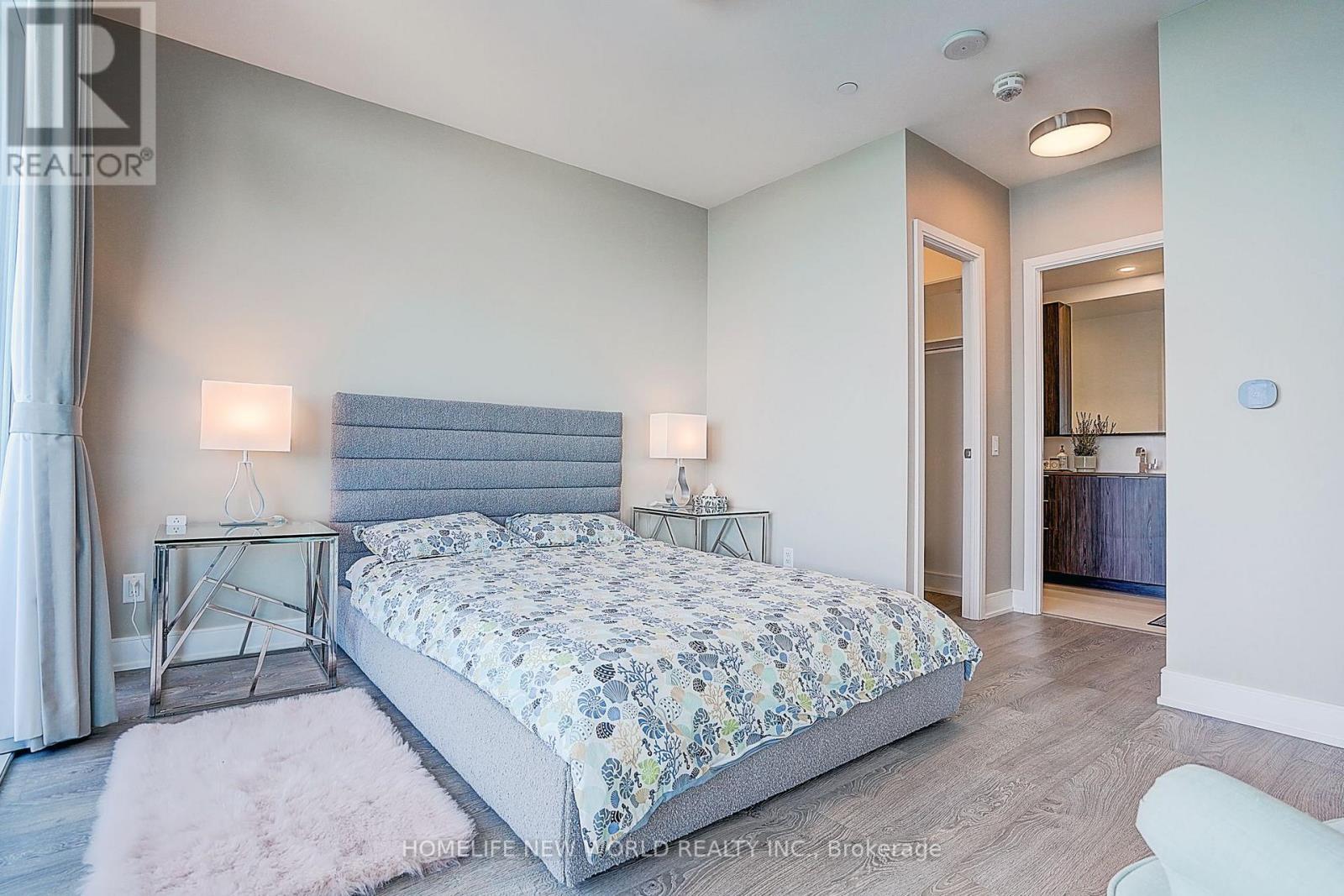 #5204 70 ANNIE CRAIG DRIVE - 26