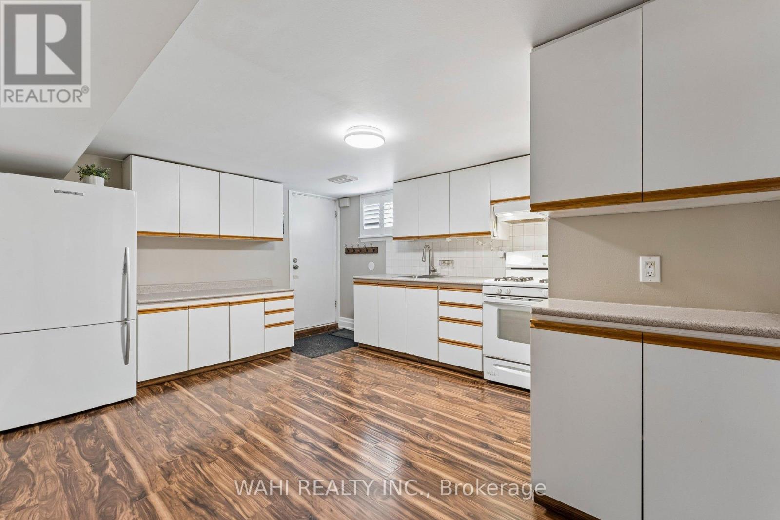 39 NANWOOD DRIVE - 28