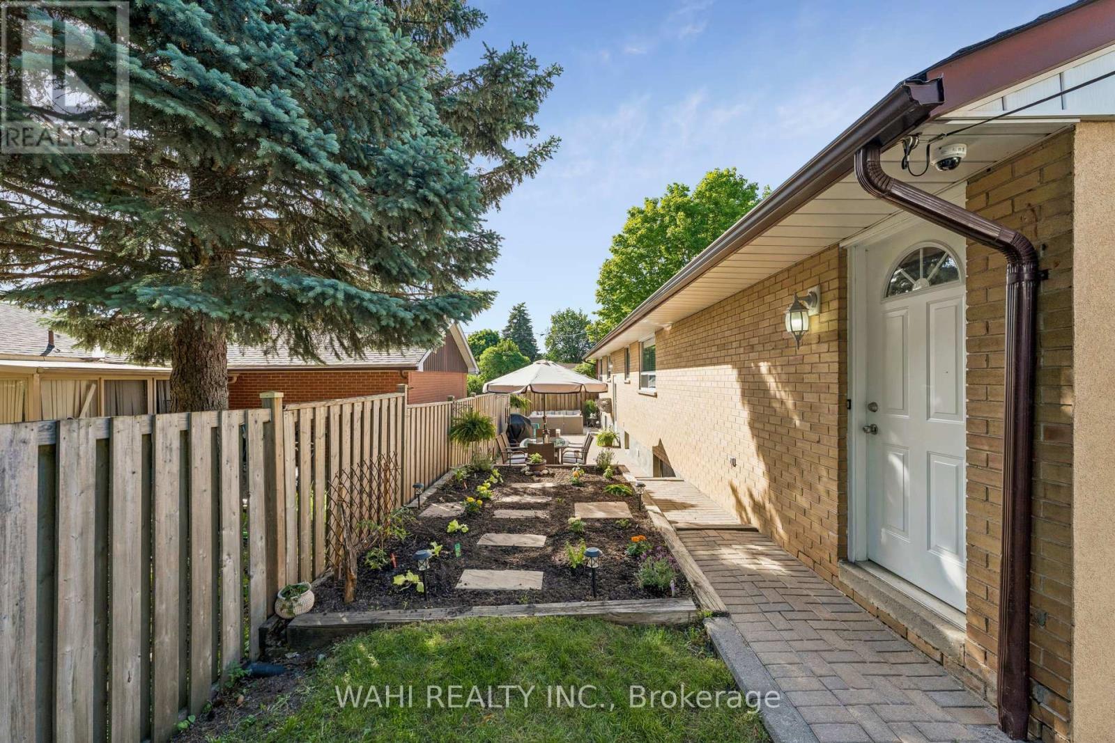 39 NANWOOD DRIVE - 36