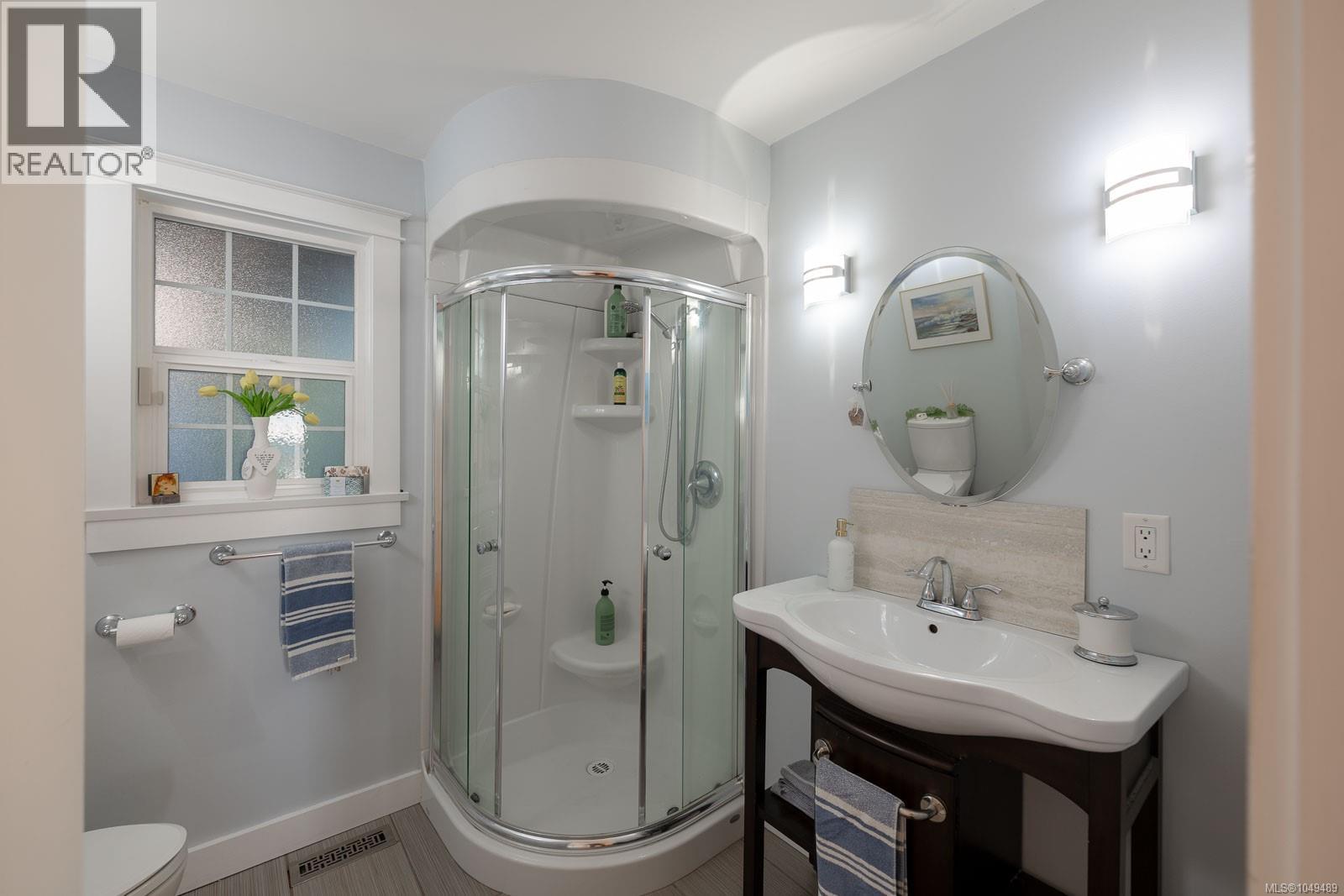 319 Chemainus Rd, Ladysmith