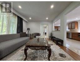 Kitchen - 29 Westwood Lane, Richmond Hill, ON L4C6X4 Photo 12