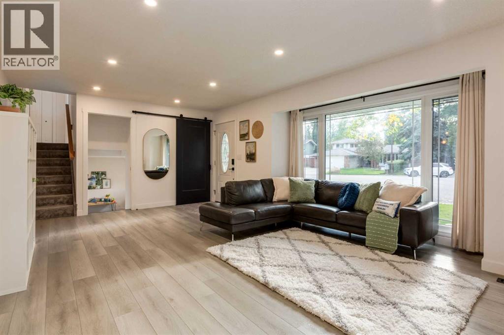 27 Midlake Place SE, Midnapore, Calgary photo 4