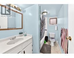 983 Rundlecairn Way NE - photo 24
