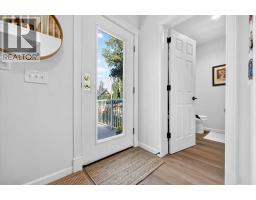 614 23 Avenue SW - photo 21
