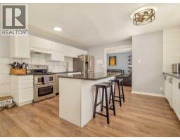 3pc Bathroom - 452 Pineridge Way, Pincher Creek, AB T0K1W0 Photo 13