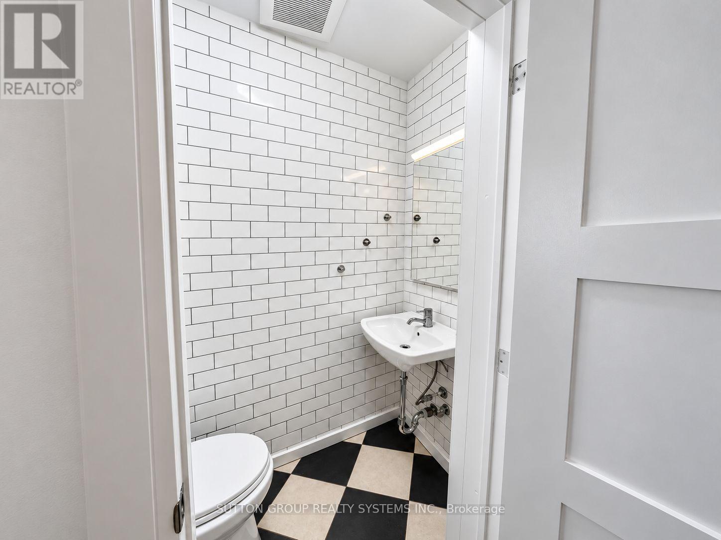 2ND FLOOR - 616 ROGERS ROAD, Toronto (Keelesdale-Eglinton West) — photo 4