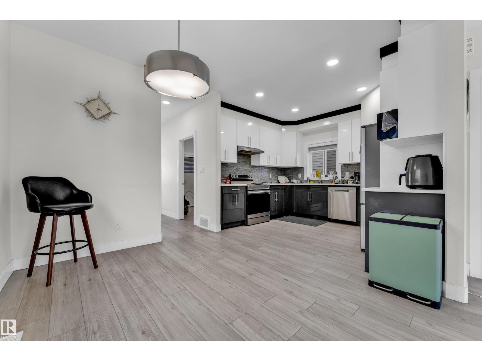 1750 25A ST NW - 8