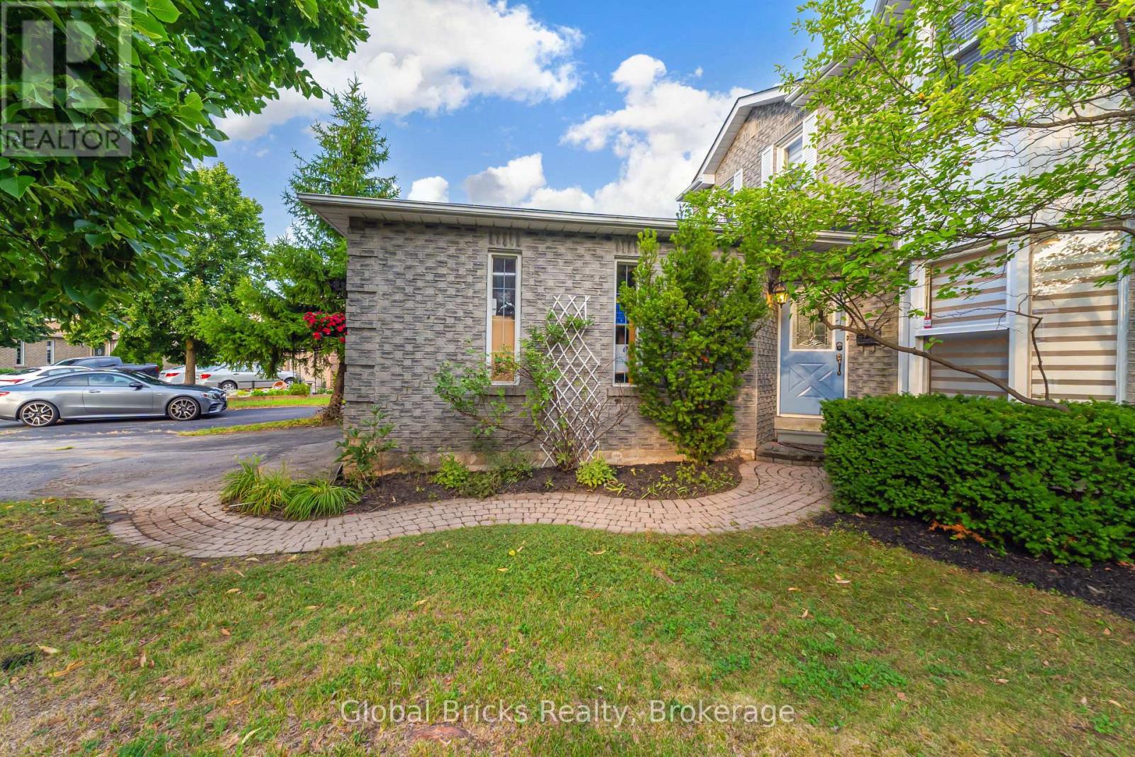 6190 Saltmarsh Court, Mississauga, ON photo 2