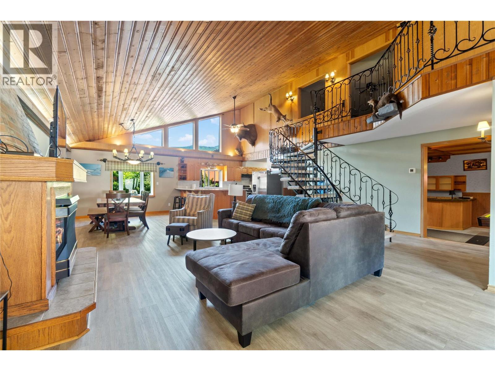  2054 Trans Canada Highway, Sicamous