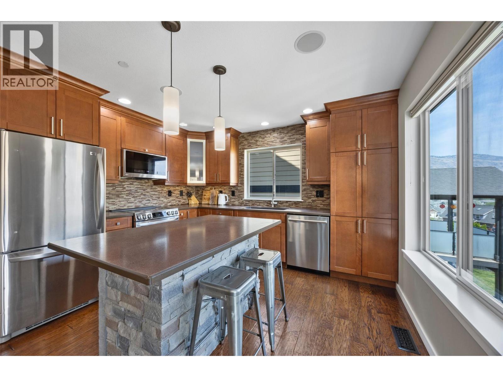 8763 BADGER Drive - 10
