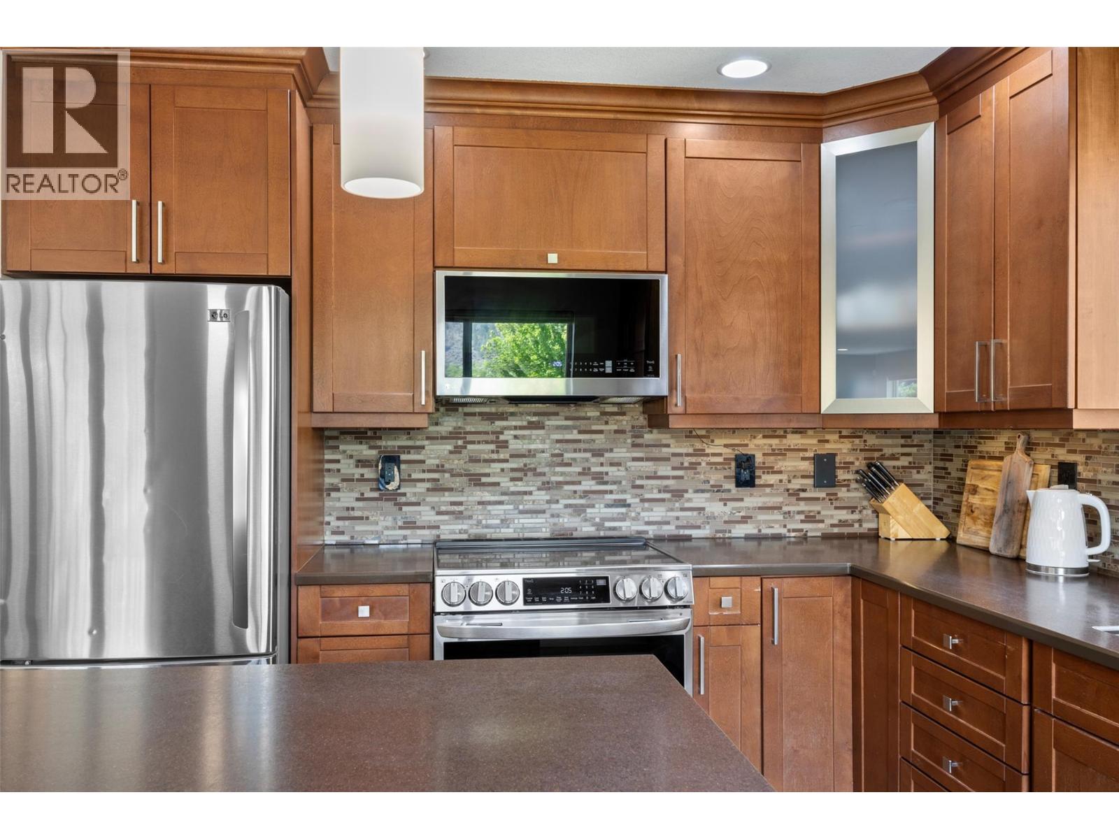 8763 BADGER Drive - 11