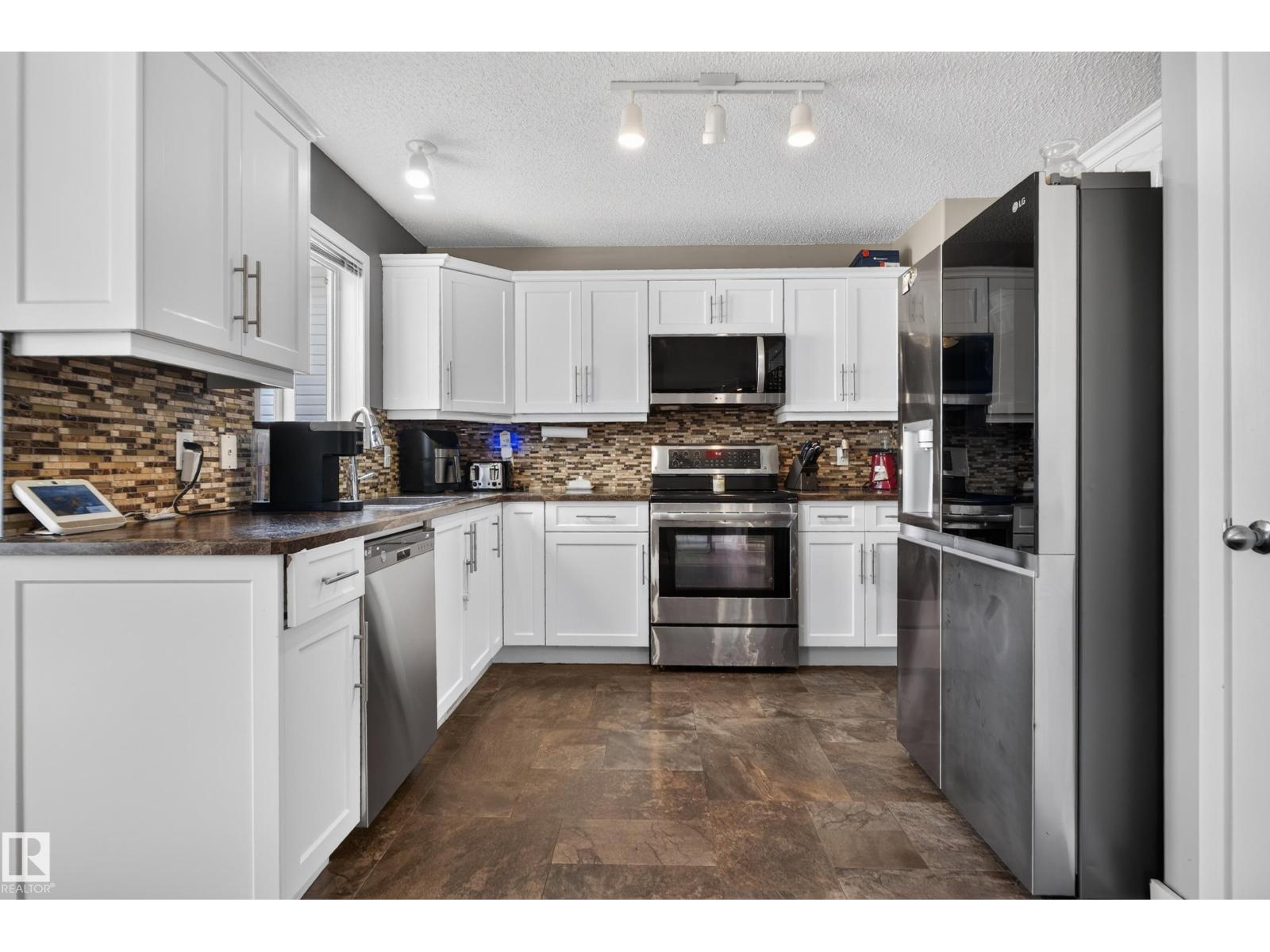 9826 180 AV NW - 6