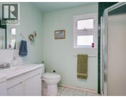 3960 Arlene Pl, Saanich, BC V8Z6H9 Photo 24