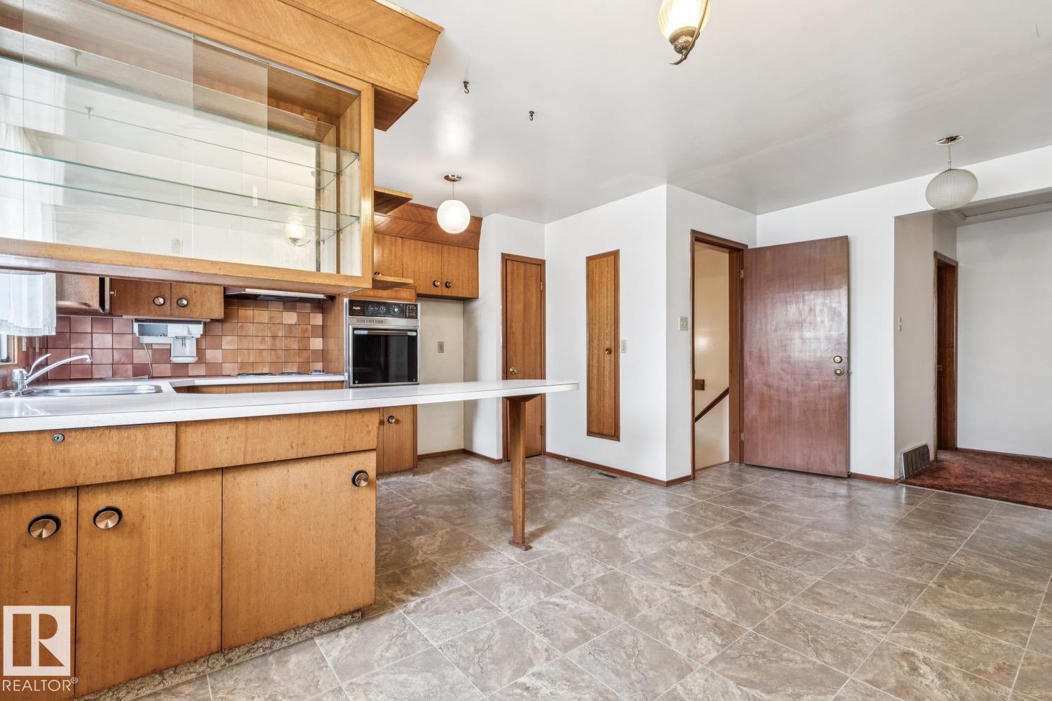 12721/12723 91 ST NW - 17