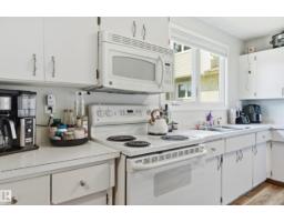 Bedroom 3 - 5677 137 Av Nw, Edmonton, AB T5A2H4 Photo 6