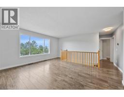 1967 Harrison Way, Kamloops, BC V1S1M8 Photo 11