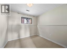 1967 Harrison Way, Kamloops, BC V1S1M8 Photo 18
